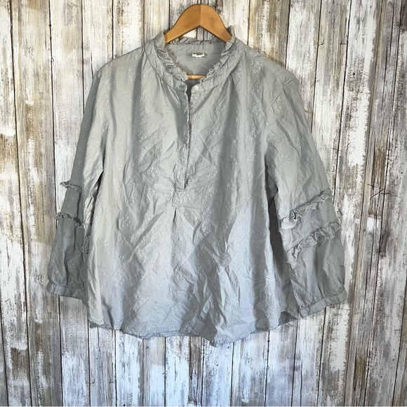 ivy jane Tops - Ivy Jane Grey Floral Textured Ruffle Sleeve Blouse